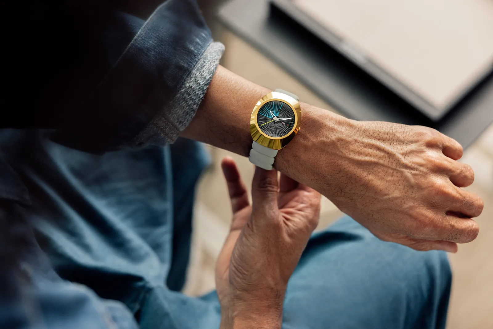 「我想創造一個能吸引人們與之互動的產品」：泰傑·喬漢談他的雷達表設計